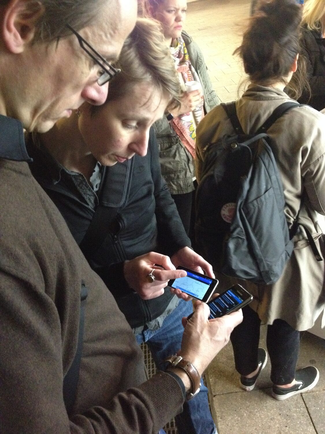 LocalNonOffline — two visitors side by side, browsing the works on their phones