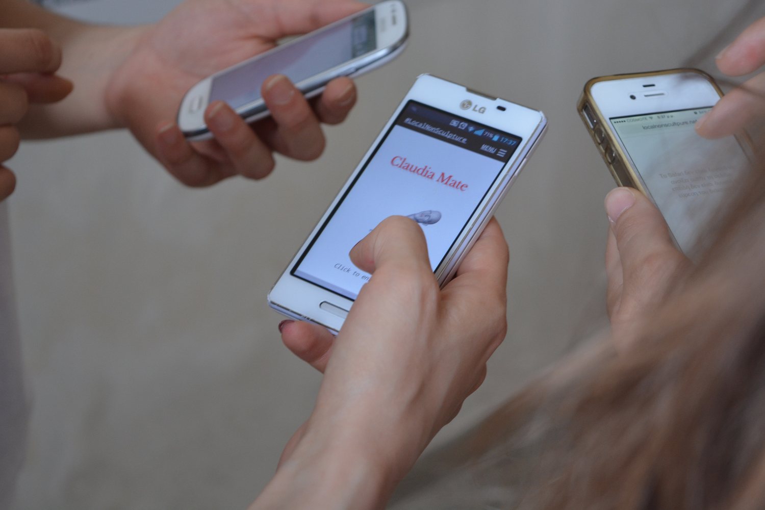 Local #non sculpture — three visitors comparing the site across three phones